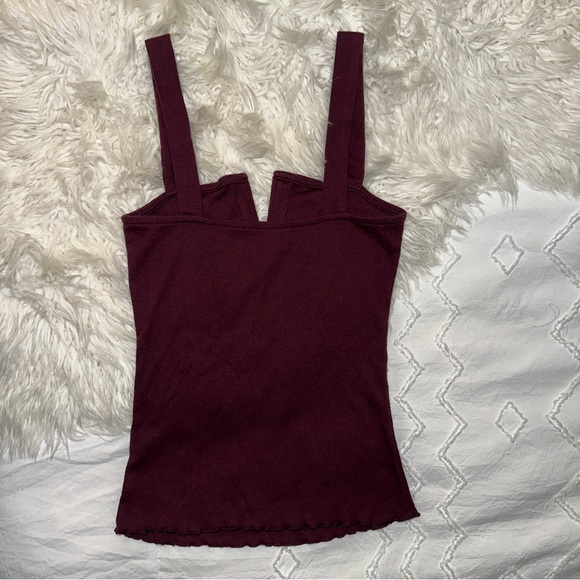 American Eagle | Seriously Soft Square Neck V Wire Layering Ribbed Tank Top - Picture 3 of 10